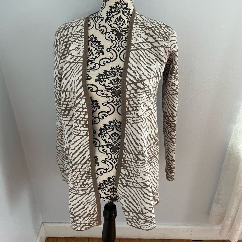 Reversible knit cardigan jacket lovely brown taupe and white pattern size small
